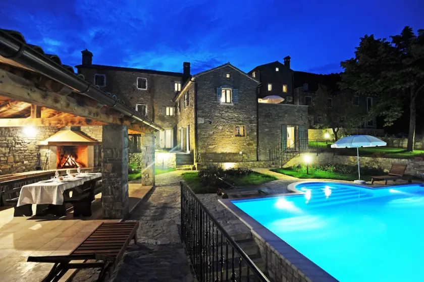 6BR Villa with amazing views, playground and extra large infinity pool - Image 1