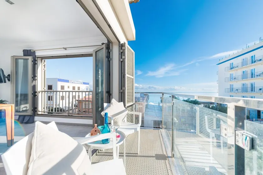 CASTELLO PLATJA - Beautiful apartment with sea views and only 100 metres away from the bea - Image 1