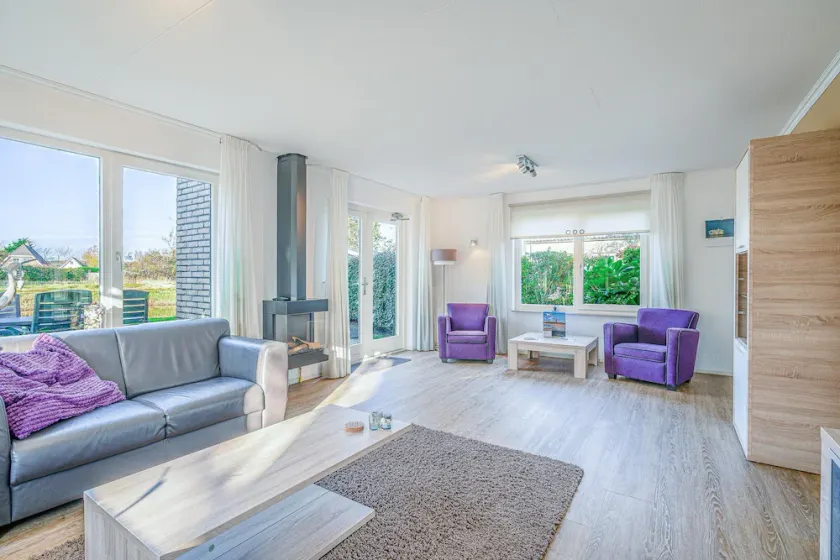 Charming Villa With Spacious Garden on the Water - Image 1