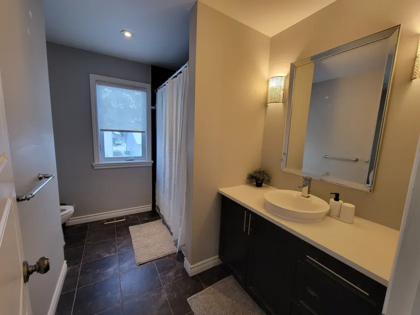 Beautiful cozy single House in Rockland ,ONTARIO which is  35 min from Ottawa. - Image 1