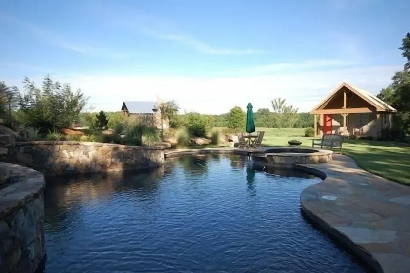 Unique Family Compound 1 hour from ATL. Housing for 20+ people - Image 1