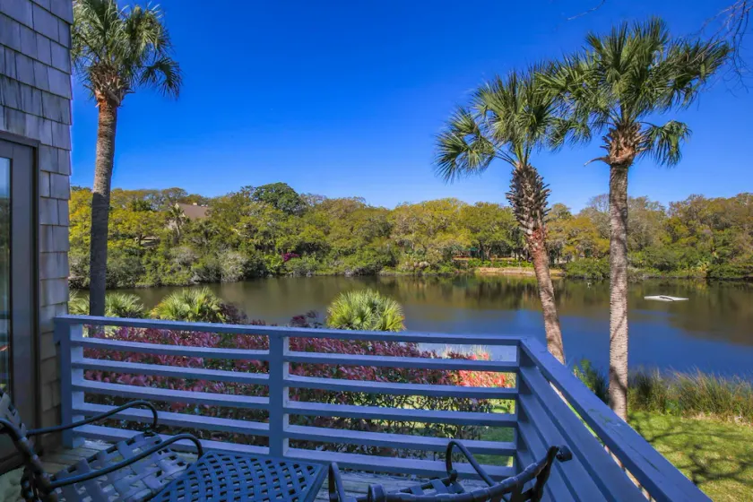3 Minute Walk to Beach! Corner Townhome-Style Villa w/ Outdoor Decks & Incredible Lagoon Views. - Image 1