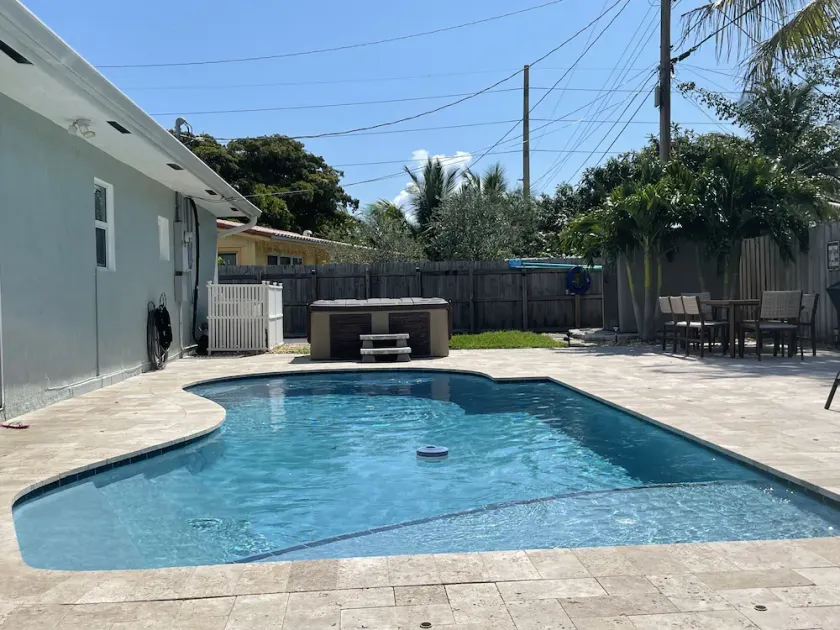 Vacances au Soleil à 5 km de la Plage Avec Piscine et spa Privés - Image 1
