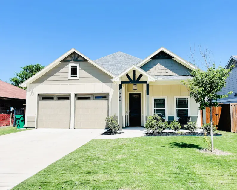 4 beds/ 3 bedrooms/ Family & Pet Friendly - Image 1