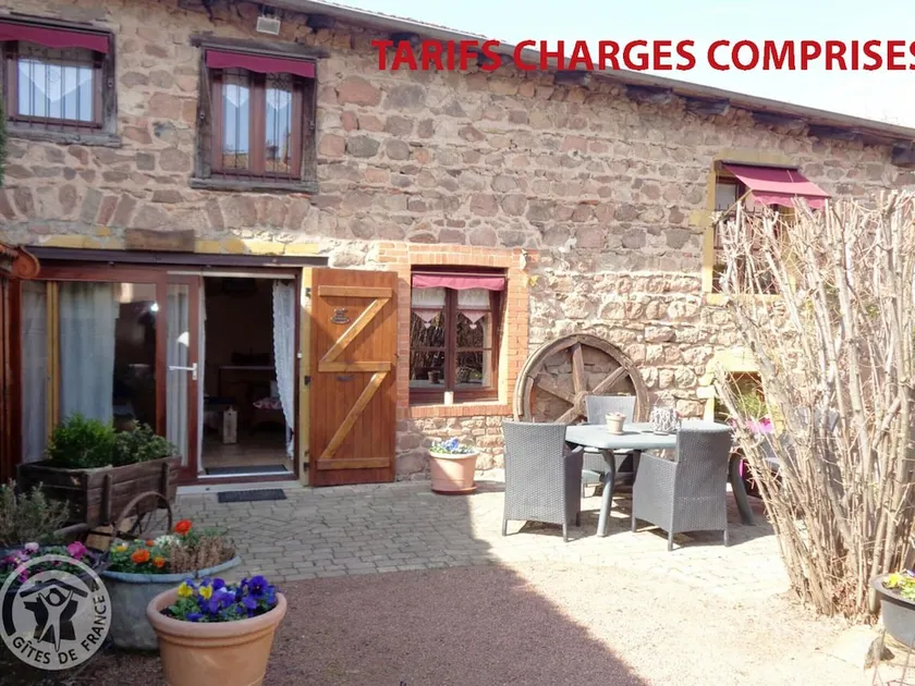 Cottage with garden in a rural setting, pets allowed - Image 1