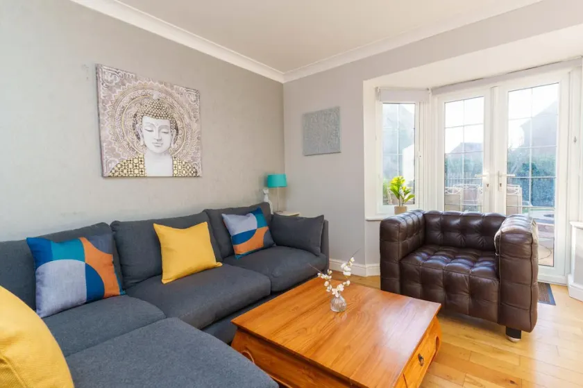 Redgrave Detached home with free parking - Image 1