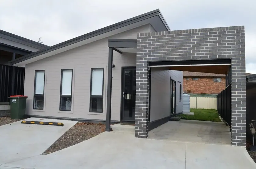 Cozy new 3 bedroom villa in secure complex. - Image 1