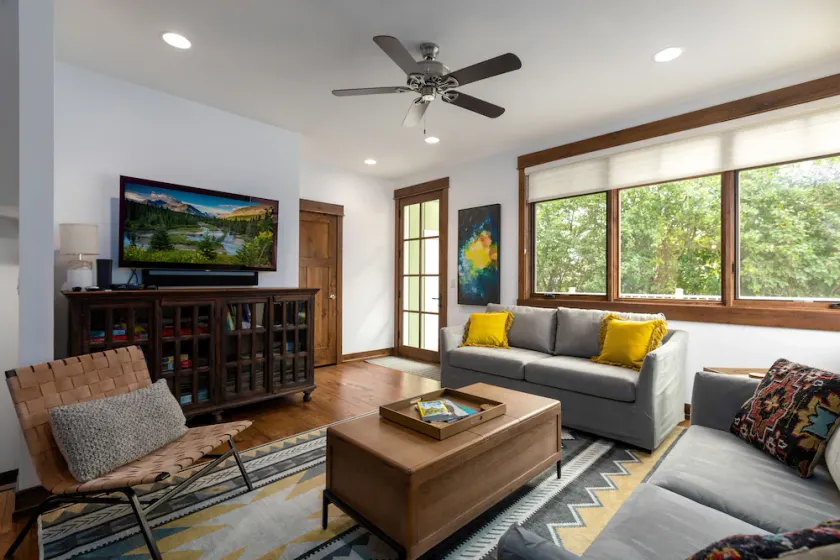 New downtown Whitefish listing - New furniture - AC - walk to everything - close to Whitefish river - Image 1