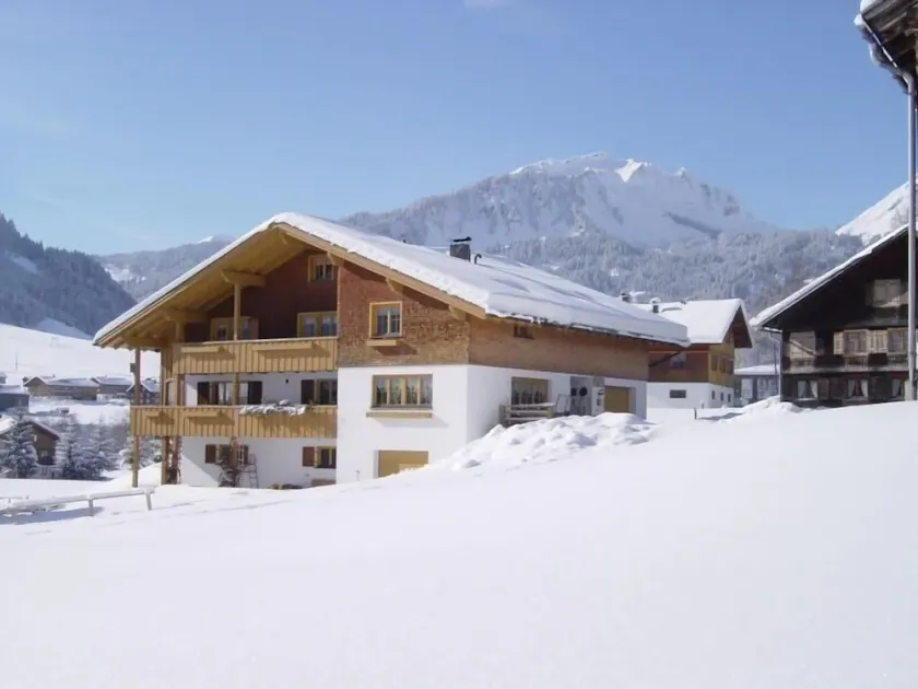 Large apartment (96 m²) with balcony - Image 1