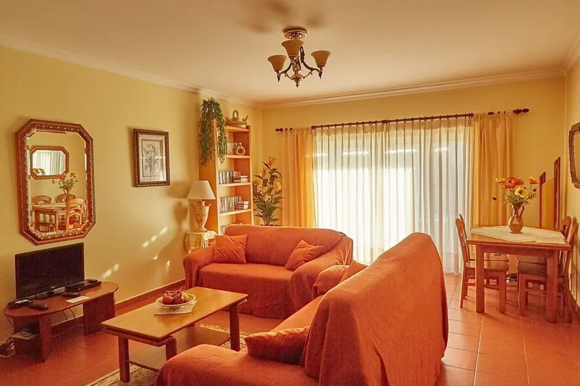 Schöne Wohnung in einer privaten Wohnanlage, 4 Minuten zu Fuß zum Strand - Image 1