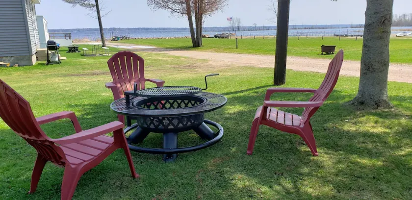 #8 2bed 1bath LAKE MI Fishing Cabin WiFi AC Deck Firepit Kayak Paddle Boat Dock - Image 1