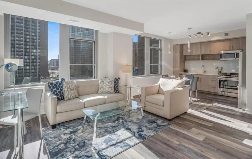 Large 1BR  | Washer + Dryer | Crystal City Arlington | by GLS - Image 1