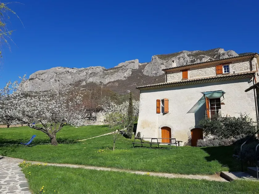 Provencal house in a huge garden (Moulin, middle house) - Image 1