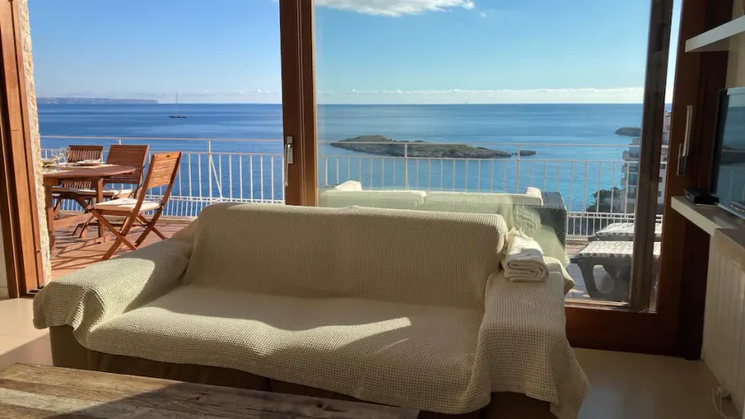 Impressive apartment with a balcony to the sea - Image 1