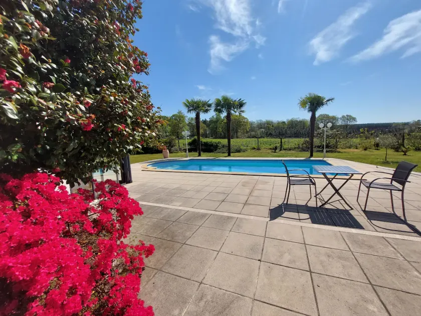 House with private pool for family vacations near golf courses and lakes - Image 1