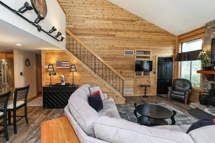 Seven Springs 2 BR Premium Condo, Walk to Slopes condo - Image 1