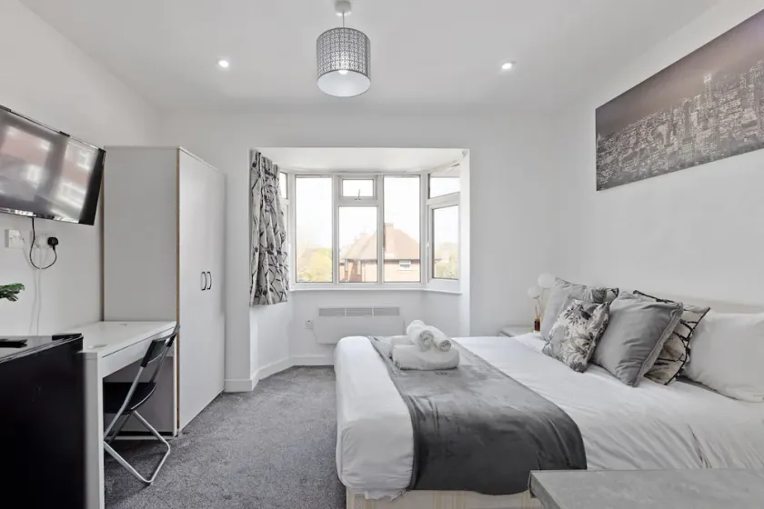 South Harrow Apartment - Image 1