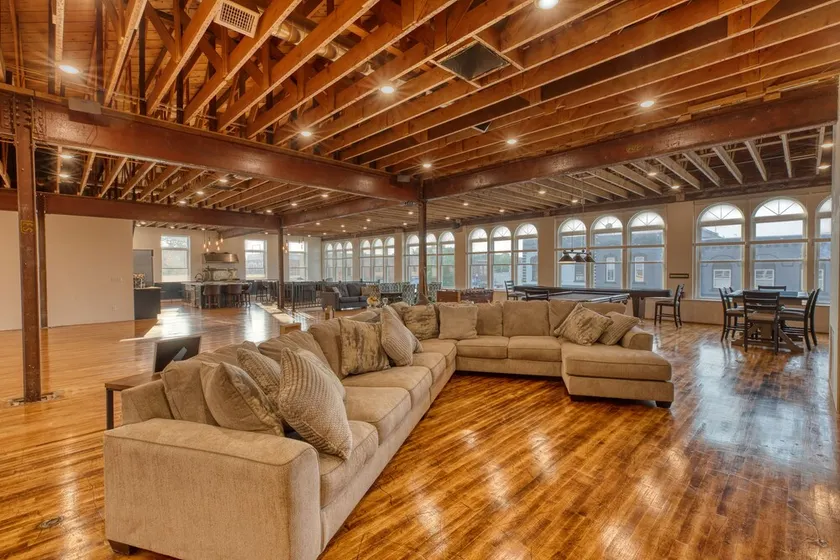 Luxury Penthouse located in the heart of Yankton. - Image 1