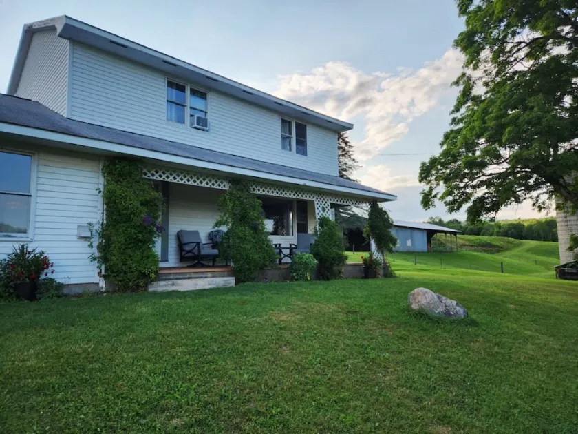The Farmhouse, where peace and quiet awaits - Image 1