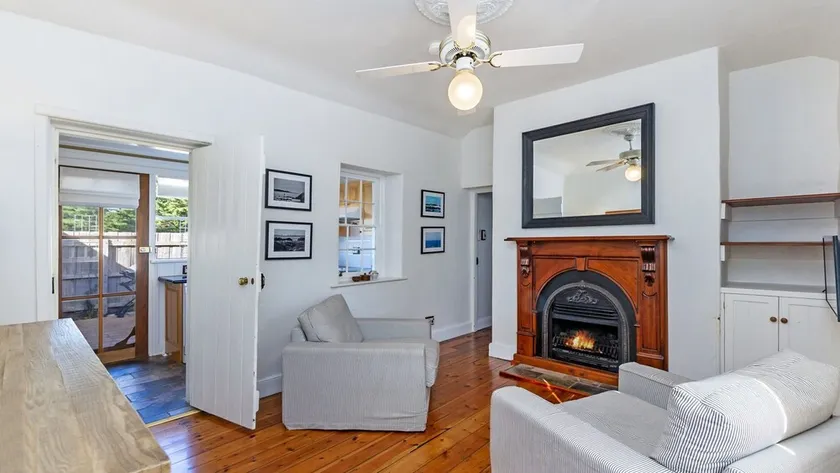 Centrally located quaint historic cottage - Image 1