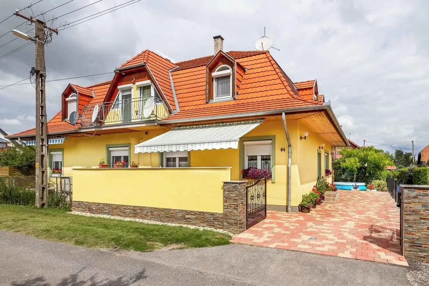 Holiday home in a quiet location with air conditioning and internet - Image 1