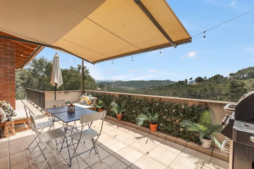 Studio 'Guest House - Loft Cim Apartments 3' with Mountain Views, Wi-Fi, and Air Conditioning - Image 1