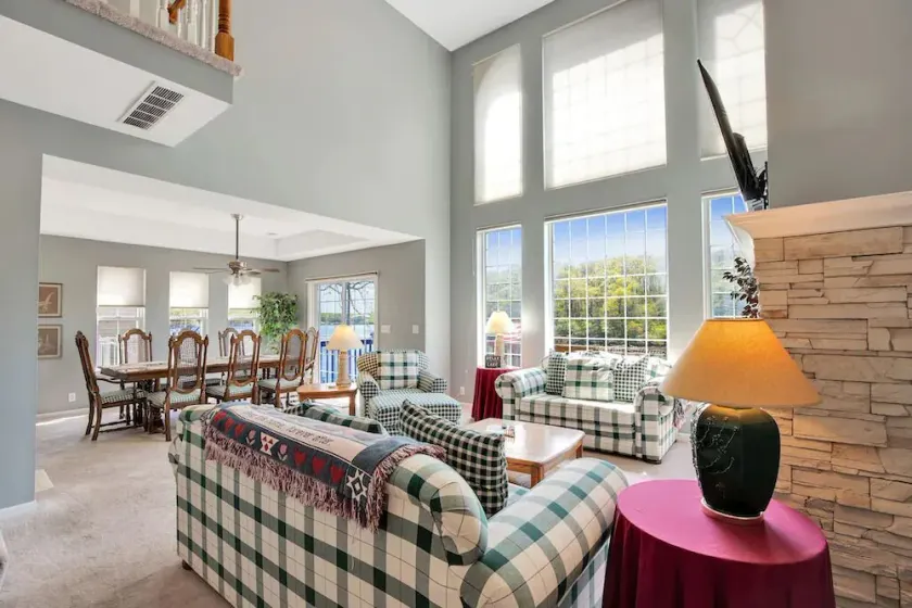 Lakefront Family Retreat | Sleeps 10+ | Pet-Friendly | Swim & Fish Off the Dock - Image 1