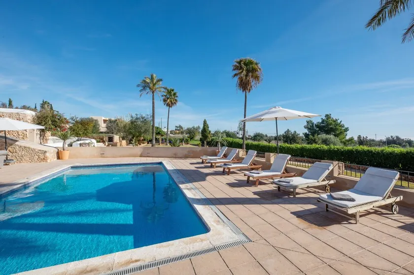 Eksklusiv villa med pool, stor have, aircondition og Wi-Fi - Image 1