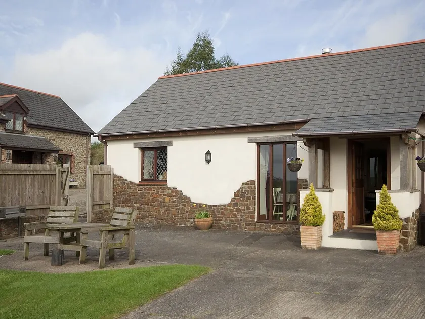 1 bedroom accommodation in Okehampton - Image 1