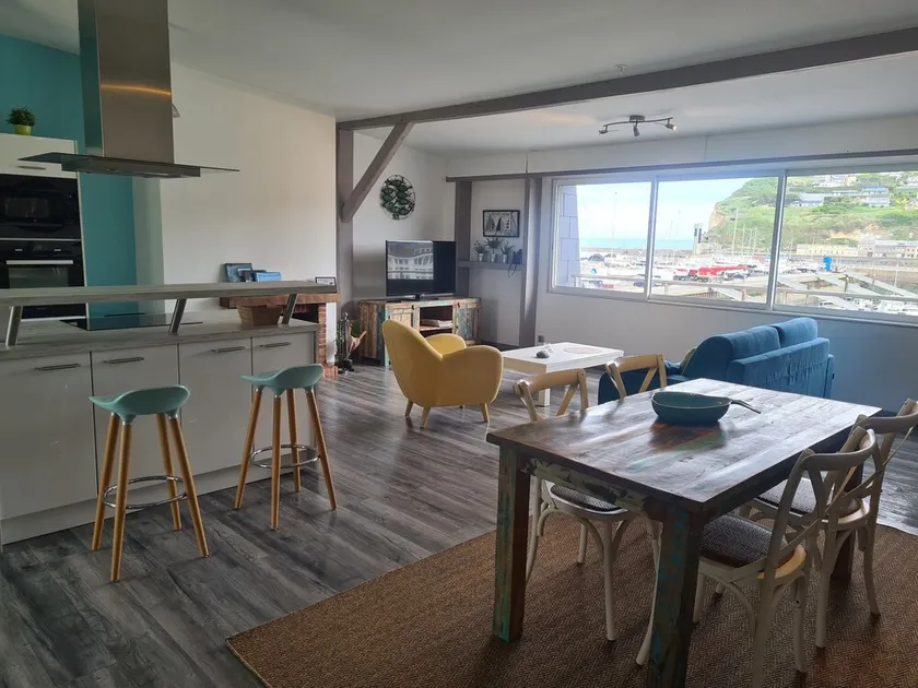 80m² apartment with south-facing terrace, sea and harbor view - Image 1