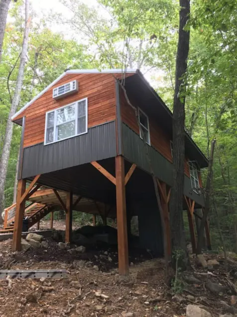 Wolfpack Treehouse - Private Hot Tub - Image 1