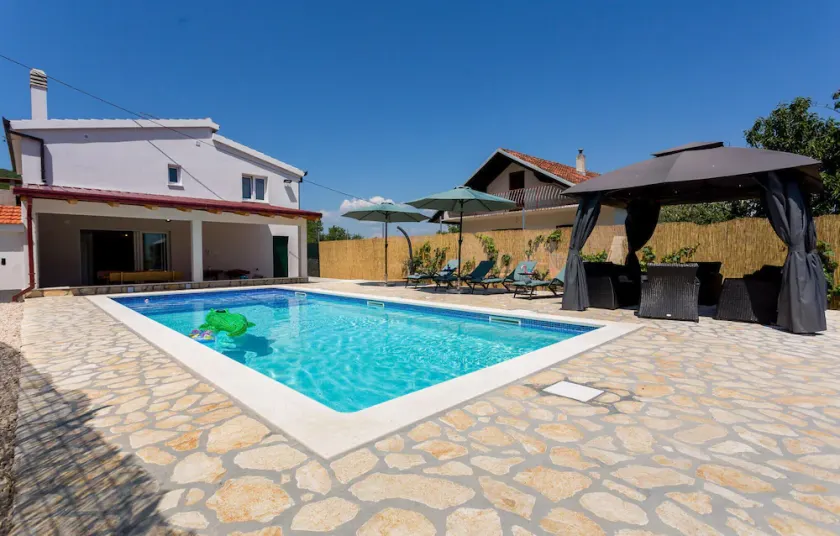 Amazing home in Lovrec - Image 1