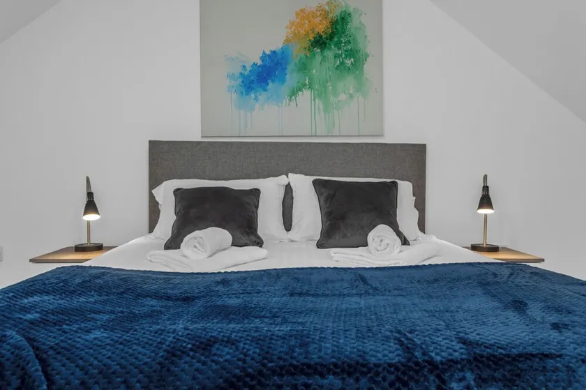 Arran Cottage - 4 Bed Home on M8 - Image 1
