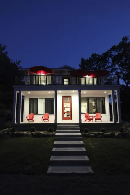 REDBUD HOLIDAY HOUSE: Spacious, Modern Home–Sleeps 14 Plus Incredibly Walkable! - Image 1