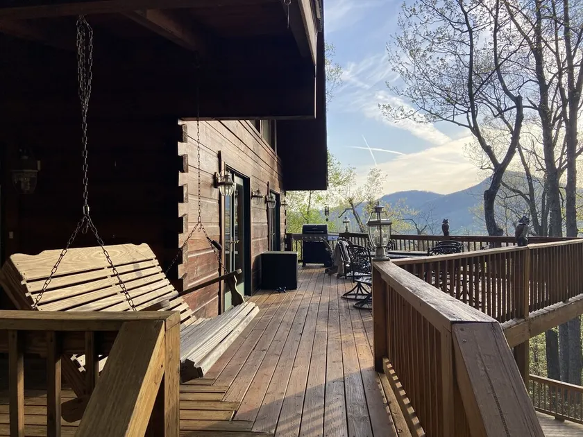 Charming Mountain View Cabin, Rumbling Bald, Lake Lure - Image 1