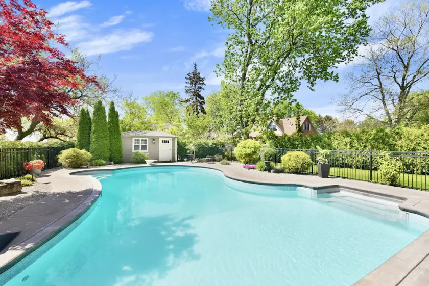 Spacious family home in the heart of idyllic town. *Discount for extended stays - Image 1