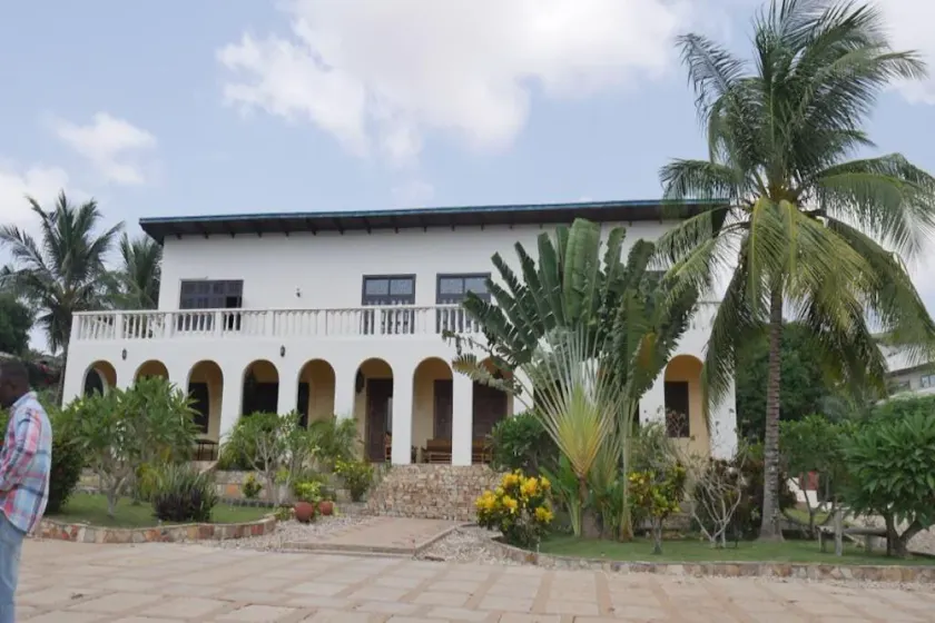 Villa Teranga Boutique villa Ghana with gardens and swimming pool - Image 1