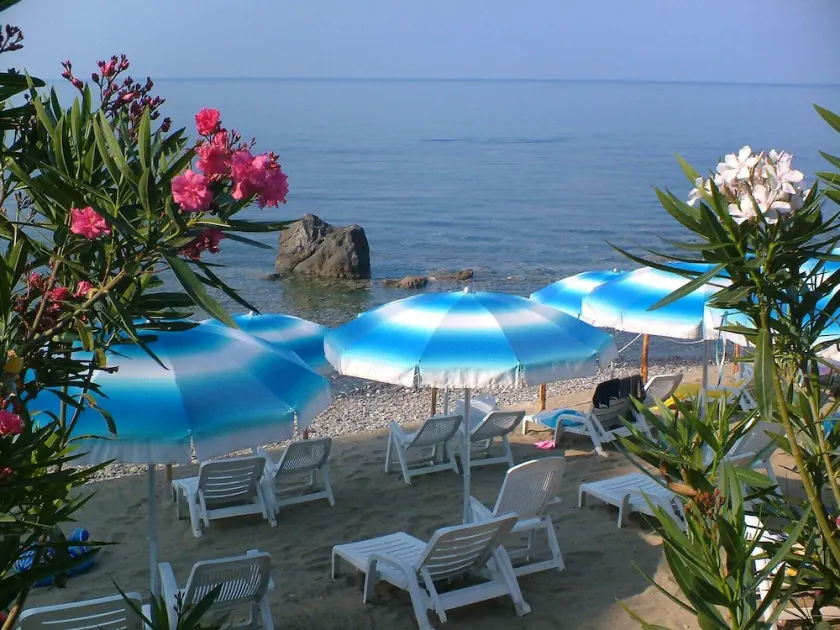 Hotel Hydra Club - Image 1