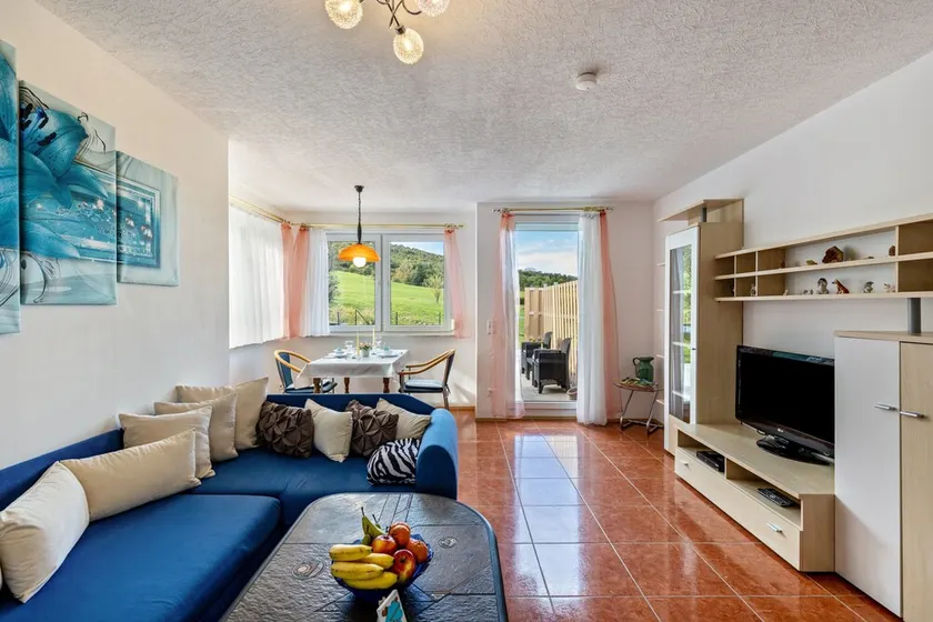 Apartamento 'Ayleen' con vistas a la montaña, terraza privada y wifi - Image 1