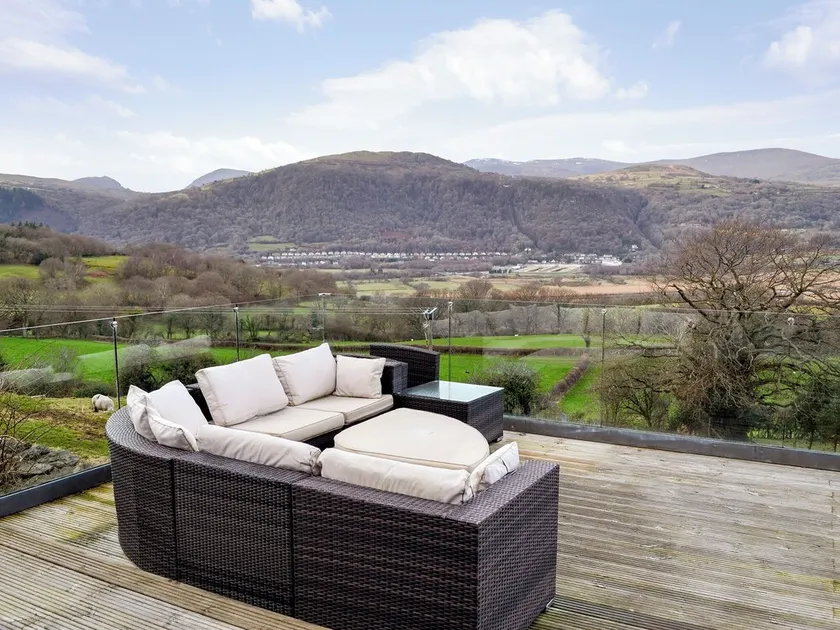 3 bedroom accommodation in Maenan, near Llanrwst - Image 1