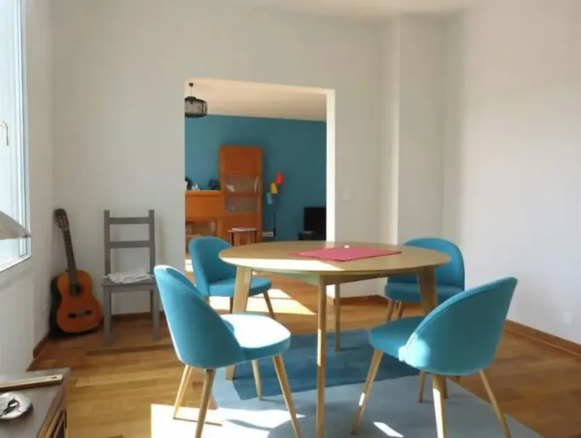 Cozy detached house 1 km from Paris - Image 1
