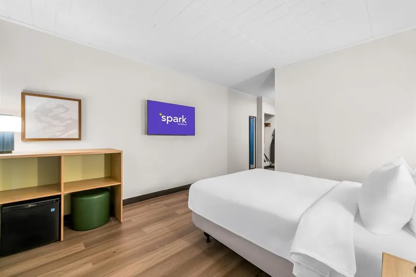 SPARK BY HILTON LOCKPORT - Image 1