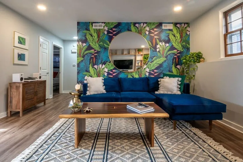 Stylish, comfortable, and just minutes from Mass Street - Image 1