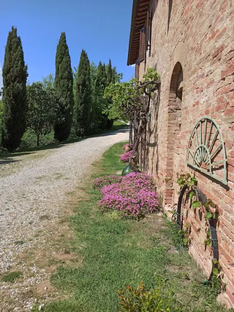 Villa in Siena Hills, flat 4/6 pax with pool A/C - heating- garden - Image 1