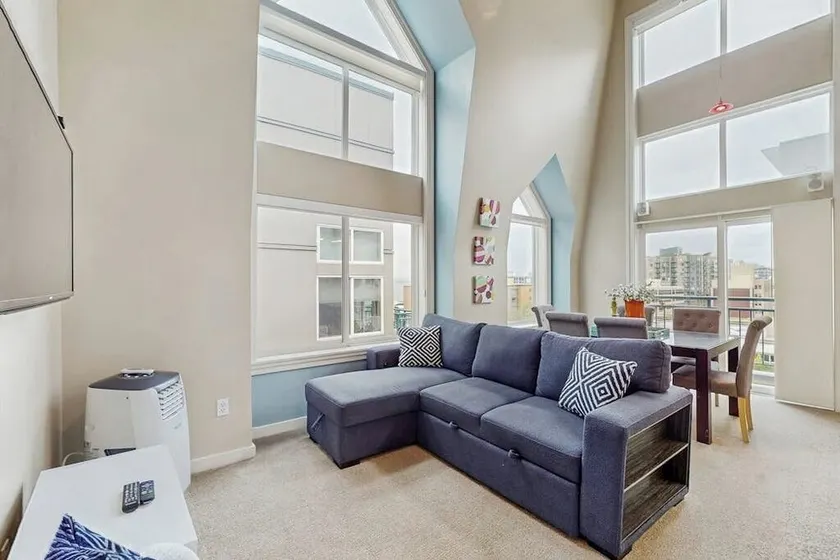 Walkable downtown suite, har delat gym, pool och bubbelpool! - Image 1