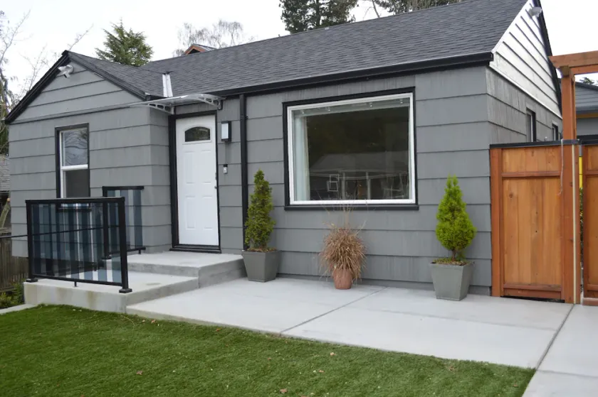 Cozy Crown Hill Carkeek Cottage 2 Beds, Full Kitchen & Backyard in North Seattle - Image 1