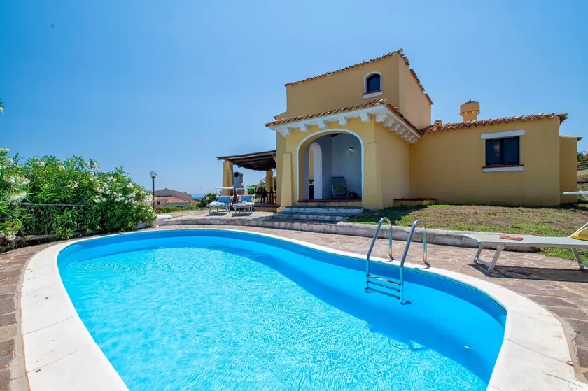 Villa \"Azzurra\" avec vue sur la mer, piscine et jardin - Image 1