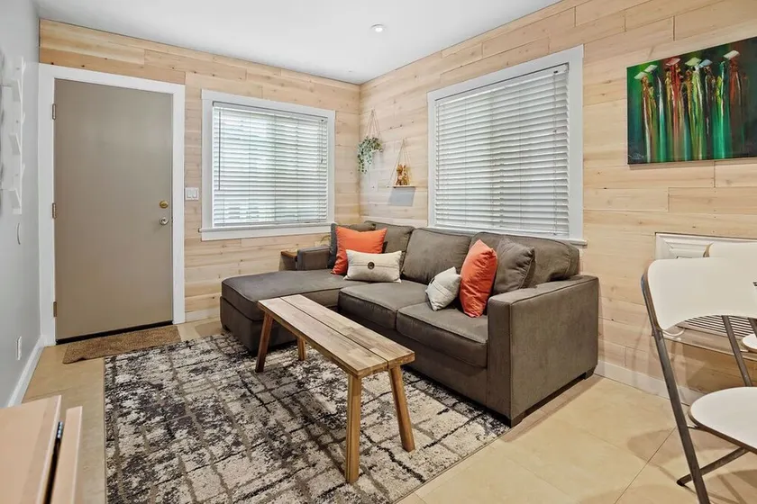 Cozy Beach Cottage, Walk to Everything! 2bed/1bath - Image 1
