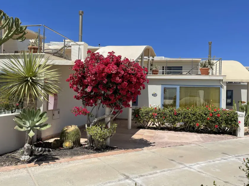 Large bungalow w/private pool, few min. from the sea, protected inner courtyard. - Image 1