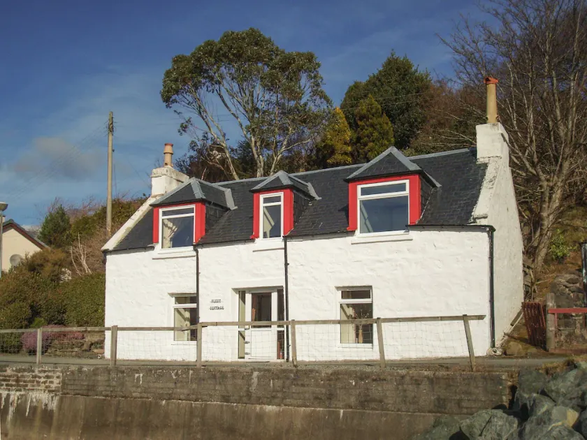 2 bedroom accommodation in Portree, Isle of Skye - Image 1